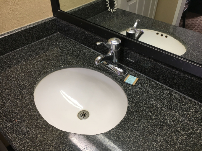 Bathroom 4, Del Amo Inn, Los Angeles