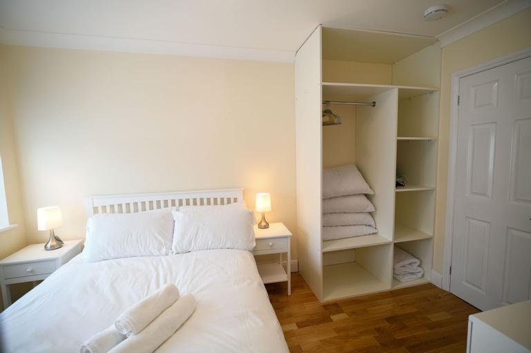 Bedroom 1, Fennec Apartments, Cambridgeshire