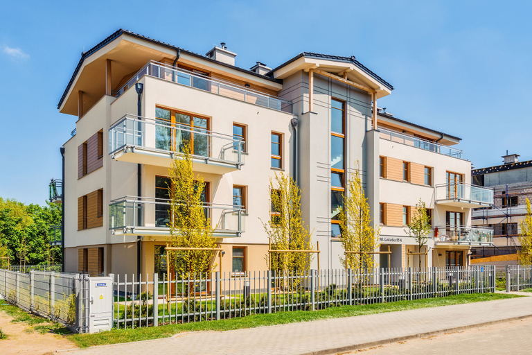 Exterior & Views