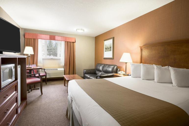 Bedroom 3, Canmore Inn & Suites, Division No. 15
