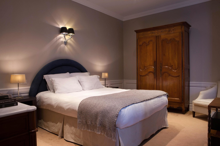 Bedroom 4, Hôtel de Londres, Seine-et-Marne