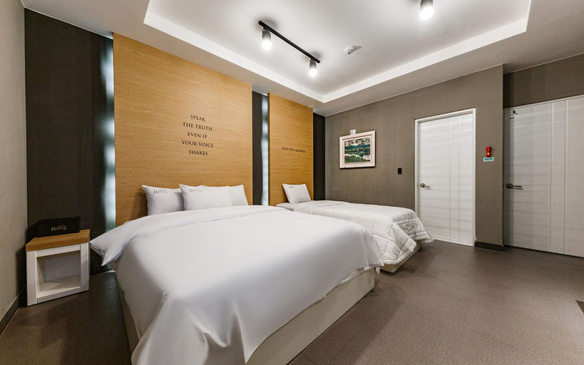 Bedroom 4, Rings Hotel, Gunsan