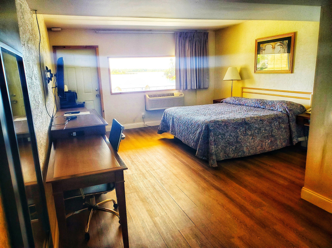 Bedroom 2, The Port Hotel and Marina, Citrus