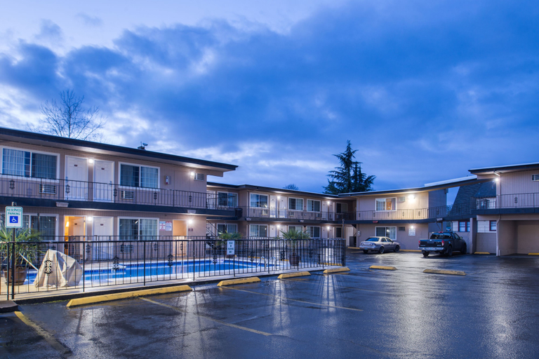 Exterior & Views 2, University Inn & Suites, Lane