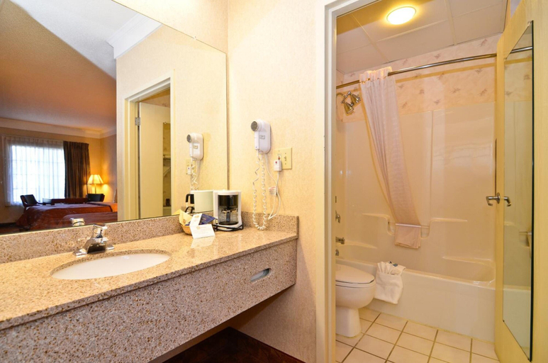 Bathroom 3, Peach State Inn & Suites, Pulaski