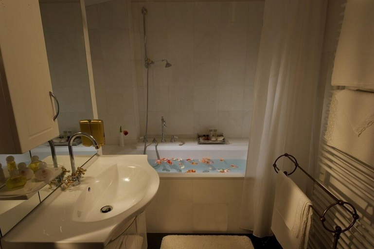 Bathroom 4, Antiq Palace, Ljubljana