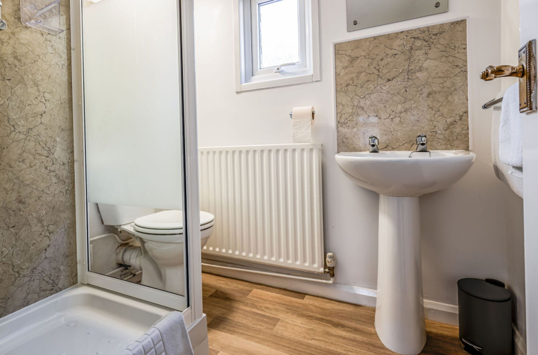 Bathroom 4, The Olde Forge Hotel, East Sussex