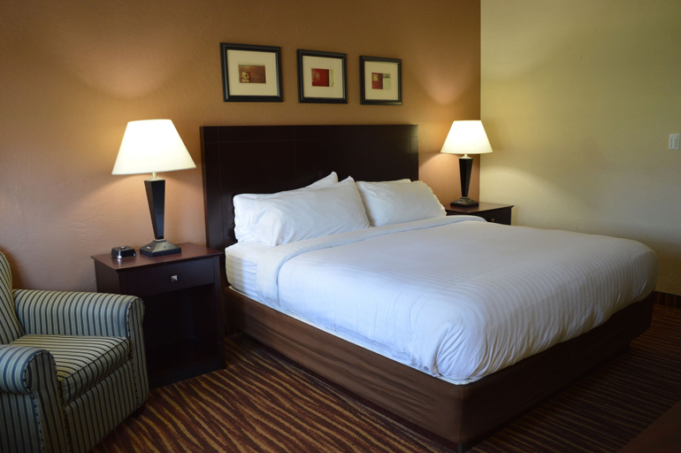 Bedroom 4, First Choice Inns at the Swell, Grand