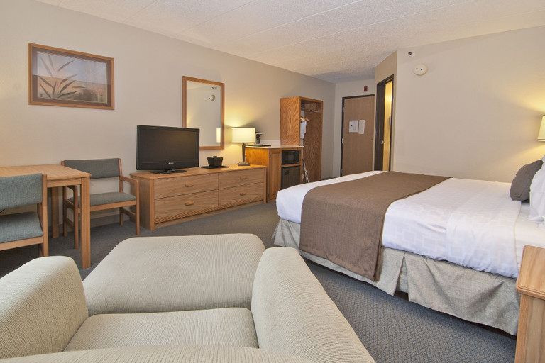 Bedroom 3, Boarders Inn & Suites by Cobblestone Hotels - Faribault, Rice