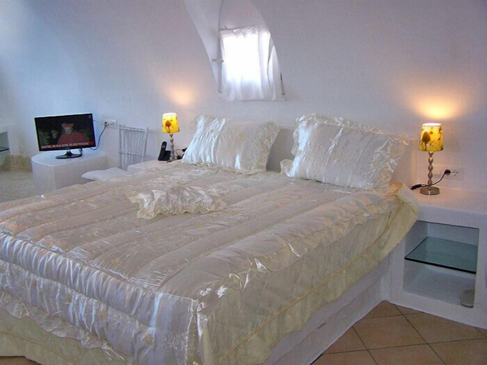 Bedroom 3, Volcano Flame, South Aegean