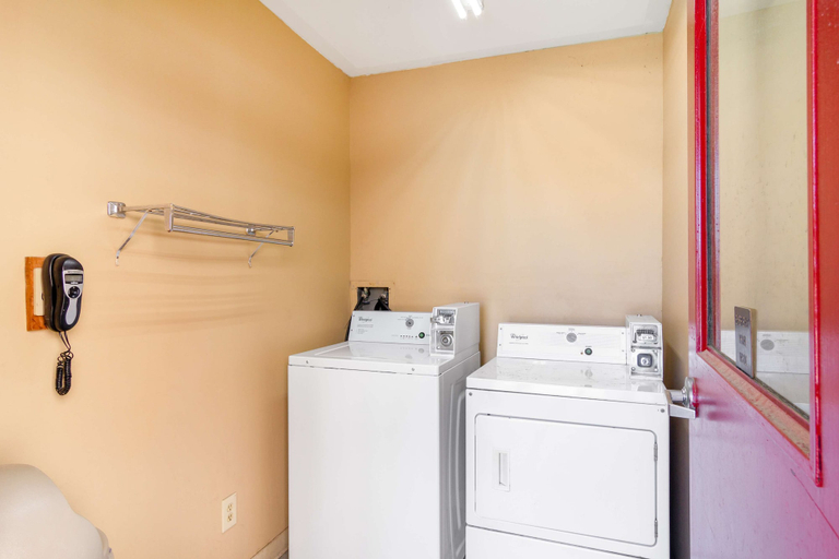 Bathroom 4, SureStay Hotel by Best Western Brunswick, Glynn