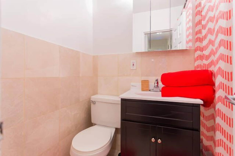 Bathroom 3, Beautiful Studio Near Central Park, New York