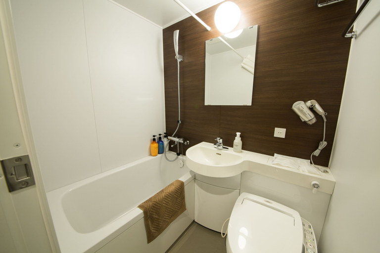 Bathroom 5, Emblem Hostel Nishiarai, Adachi