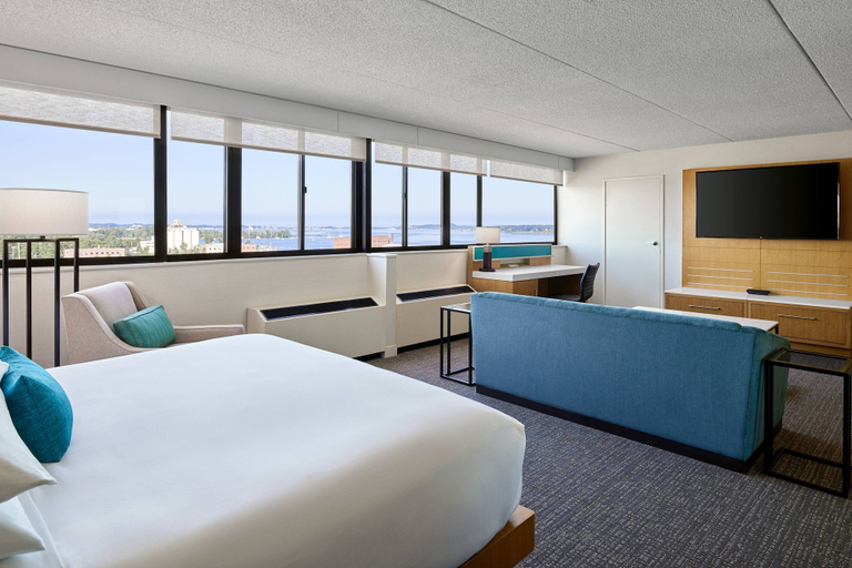 Bedroom 2, Delta Hotels by Marriott Muskegon Convention Center, Muskegon