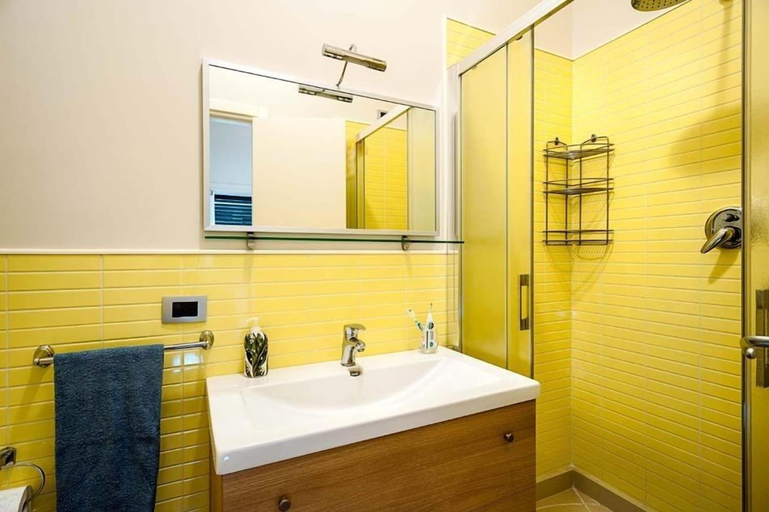 Bathroom 4, Donnalucata Timone, Ragusa