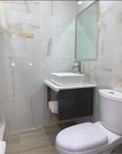 Bathroom 4, Airport Suites Hotel