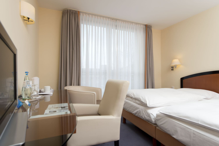 Bedroom 4, City Hotel Dresden Radebeul, Meißen
