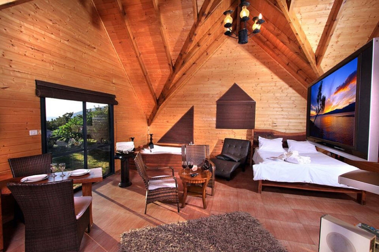 Bedroom 2, Auzat King David