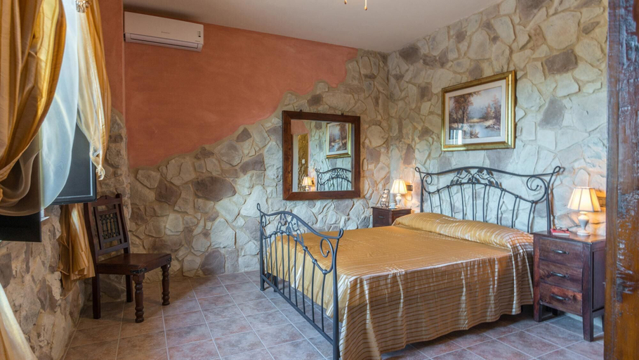 Bedroom 2, Podere Torricella 16 4, Terni