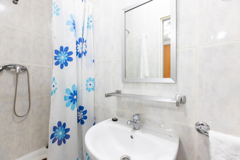 Bathroom 2, Pensión Galicia, Barcelona
