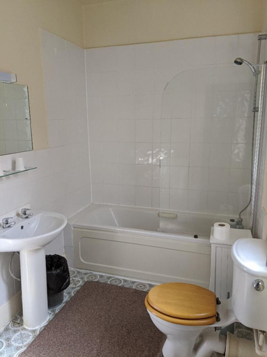 Bathroom 4, Balmoral Lodge Hotel, Sefton