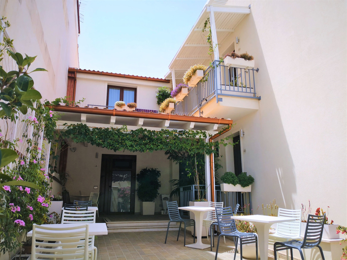 Others 2, Hotel Perla Gaia, Trapani