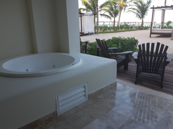 Bathroom 5, Akumal Bay Beach & Spa Resort All Inclusive, Cozumel