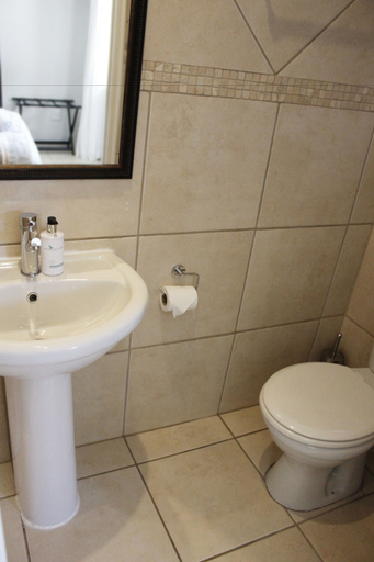 Bathroom 5, Amani Guest Lodge, Nelson Mandela Bay