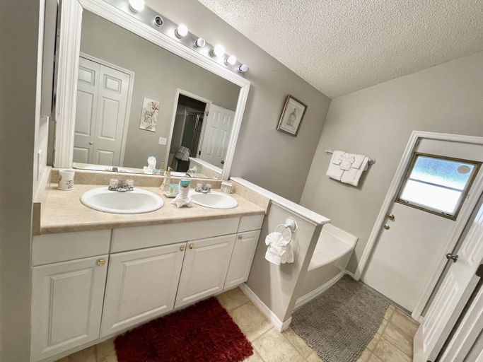 Bathroom 2, Blissful Guest House, Orange