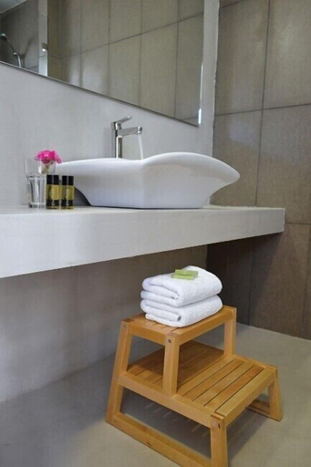 Bathroom 3, Xanthippi Hotel Apartments, Attica