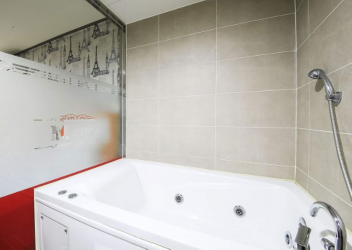 Bathroom 4, M Hotel, Gimpo