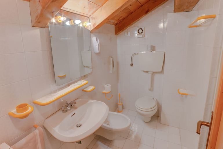Bathroom, Club 21, Trento