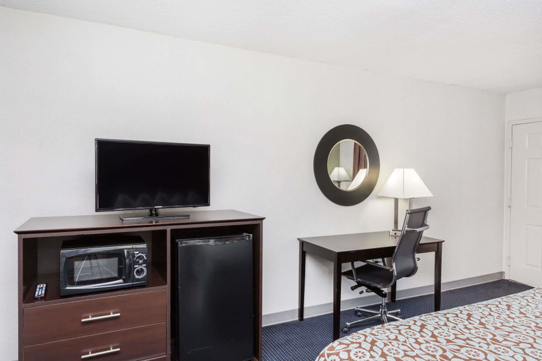 Others 5, Days Inn by Wyndham Hendersonville, Henderson