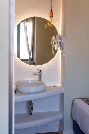 Bathroom 4, Hostal Charlotte, Madrid