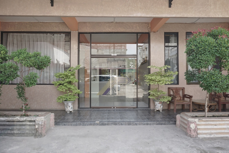 Exterior & Views 2, OYO 2200 Hotel Gunung Sari, Labuhanbatu
