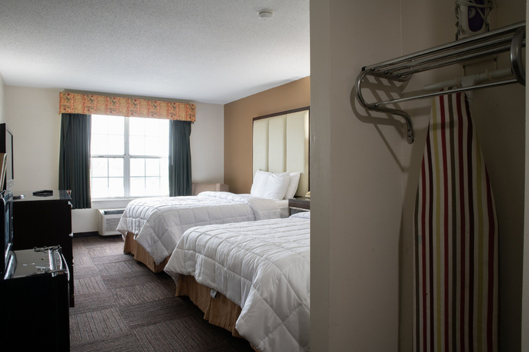 Bedroom 4, BlissPoint Inn & Suites, Grant