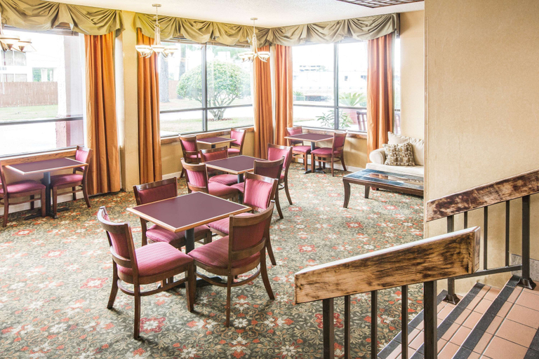 Food & Drinks 5, Baymont by Wyndham Mobile/ I-65, Mobile
