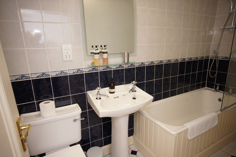 Bathroom 4, Cawdor House, Highland