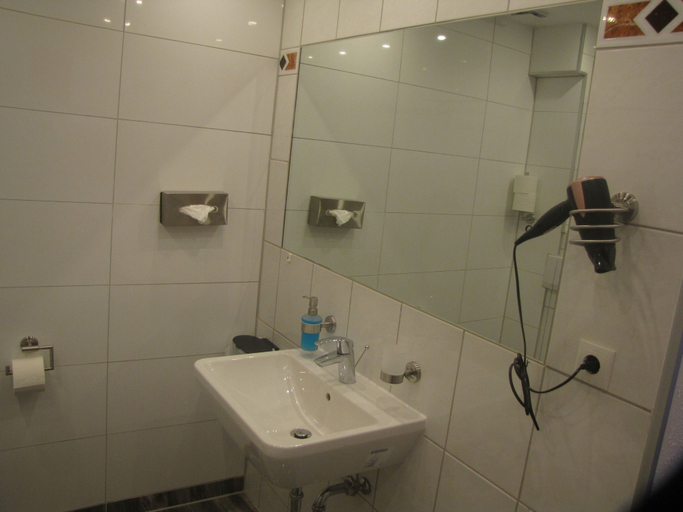 Bathroom 5, Milano Hotel, Hamburg