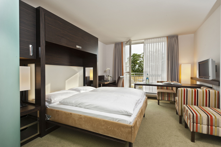 Bedroom 3, City Hotel Dresden Radebeul, Meißen