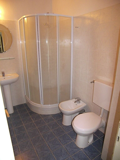 Bathroom 4, Castello di Pratelli, Florence