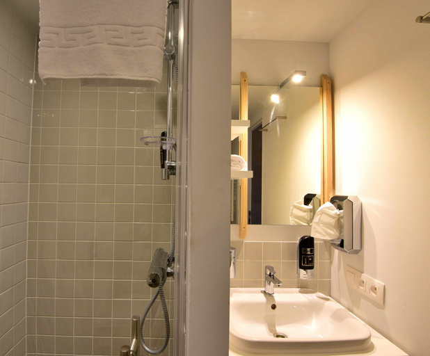 Bathroom 4, BELVUE Hotel, Bruxelles