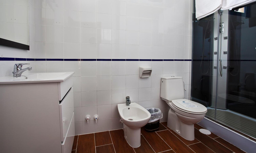 Bathroom 3, Hotel Atalaya, Almería