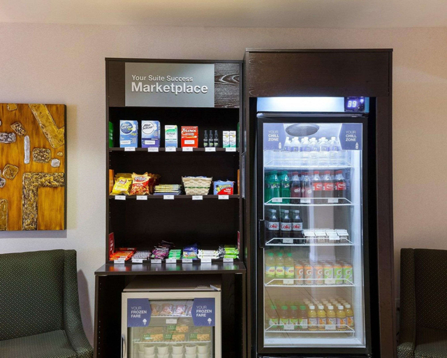Food & Drinks 5, Comfort Suites University, Taylor
