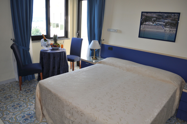 Bedroom 4, Grand Hotel La Playa, Latina