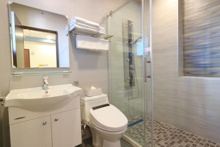 Bathroom 2, Romantic B&B, Hualien