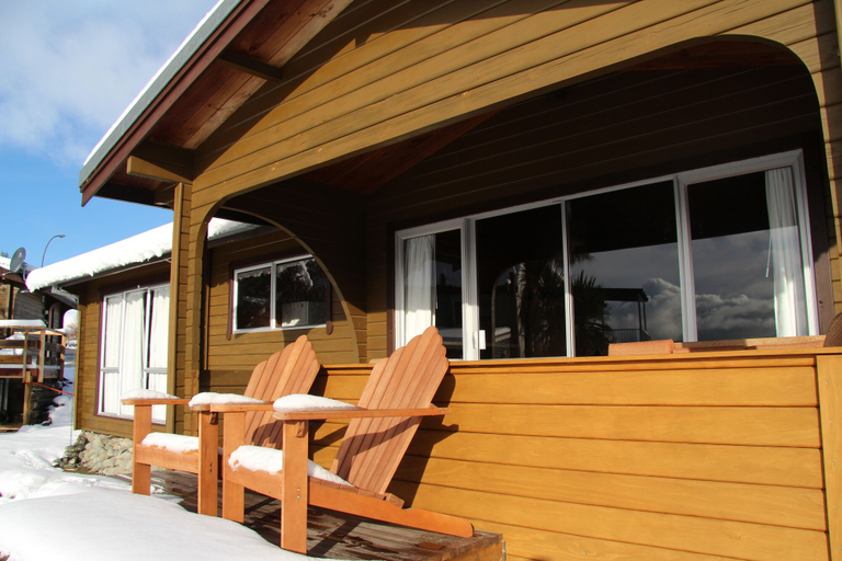 Exterior & Views 2, Lakeview Cottage, Mackenzie