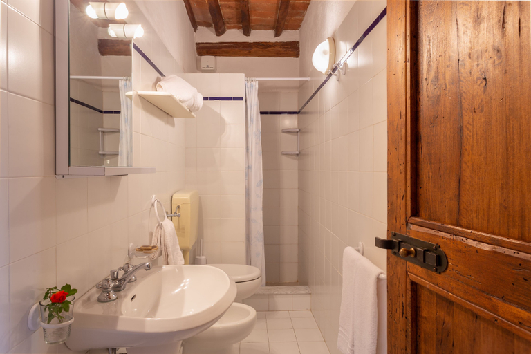 Bathroom 3, Fattoria Querceto, Florence