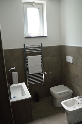Bathroom 5, B&B Vesuvius, Napoli