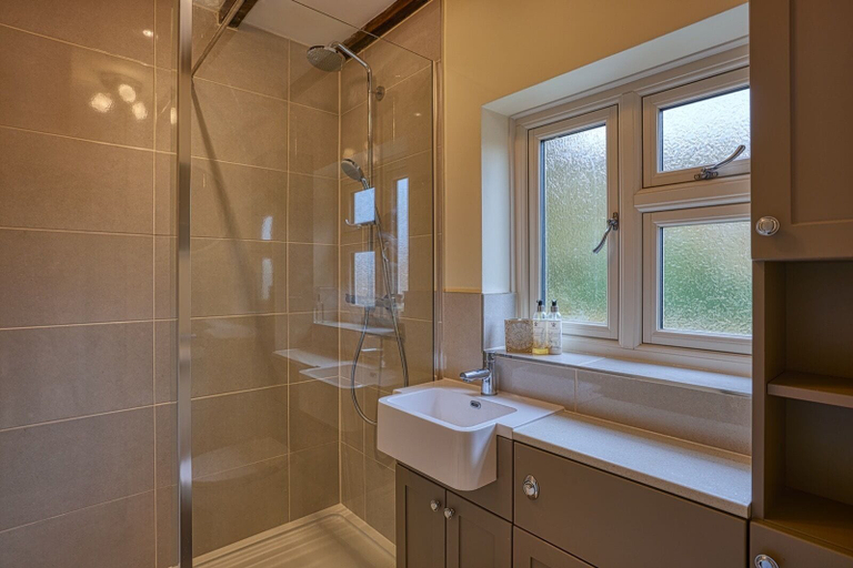 Bathroom, Fab 2-bed Cotswolds Cottage With Private Courtyard, Warwickshire
